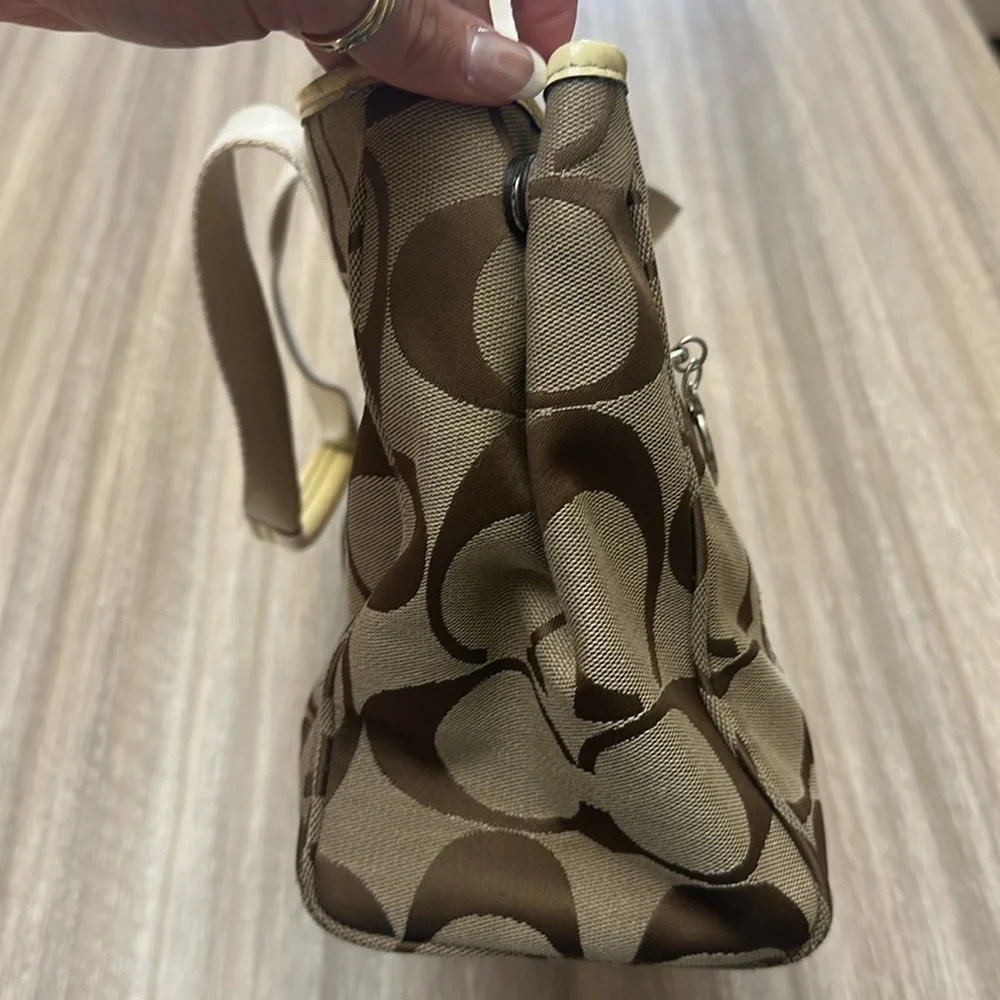 Vintage Coach Daisy Signature Logo Shoulder Bag #F1487